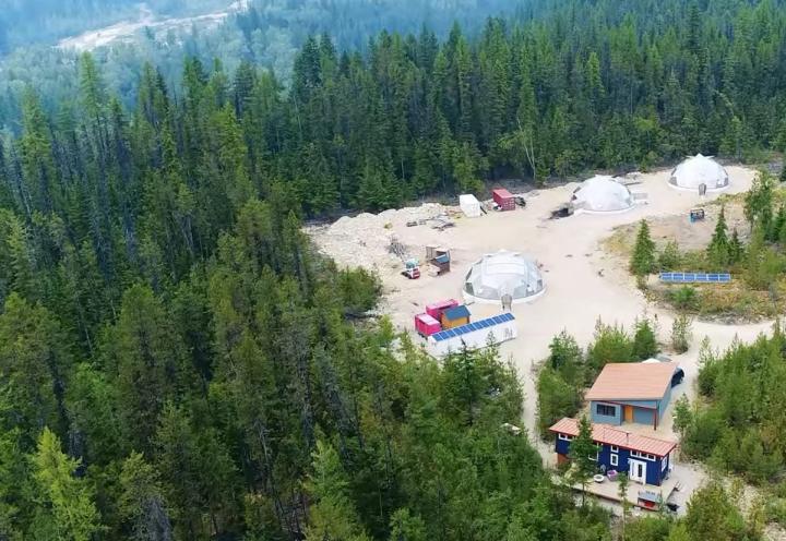 42' Community Greenhouses in Canada