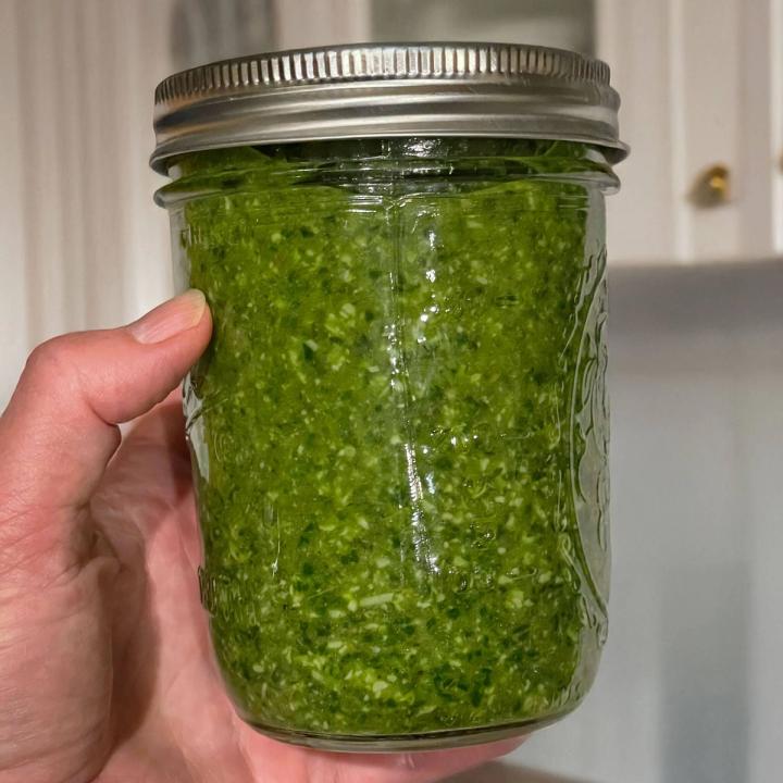 a finished jarred pint of pesto dressing