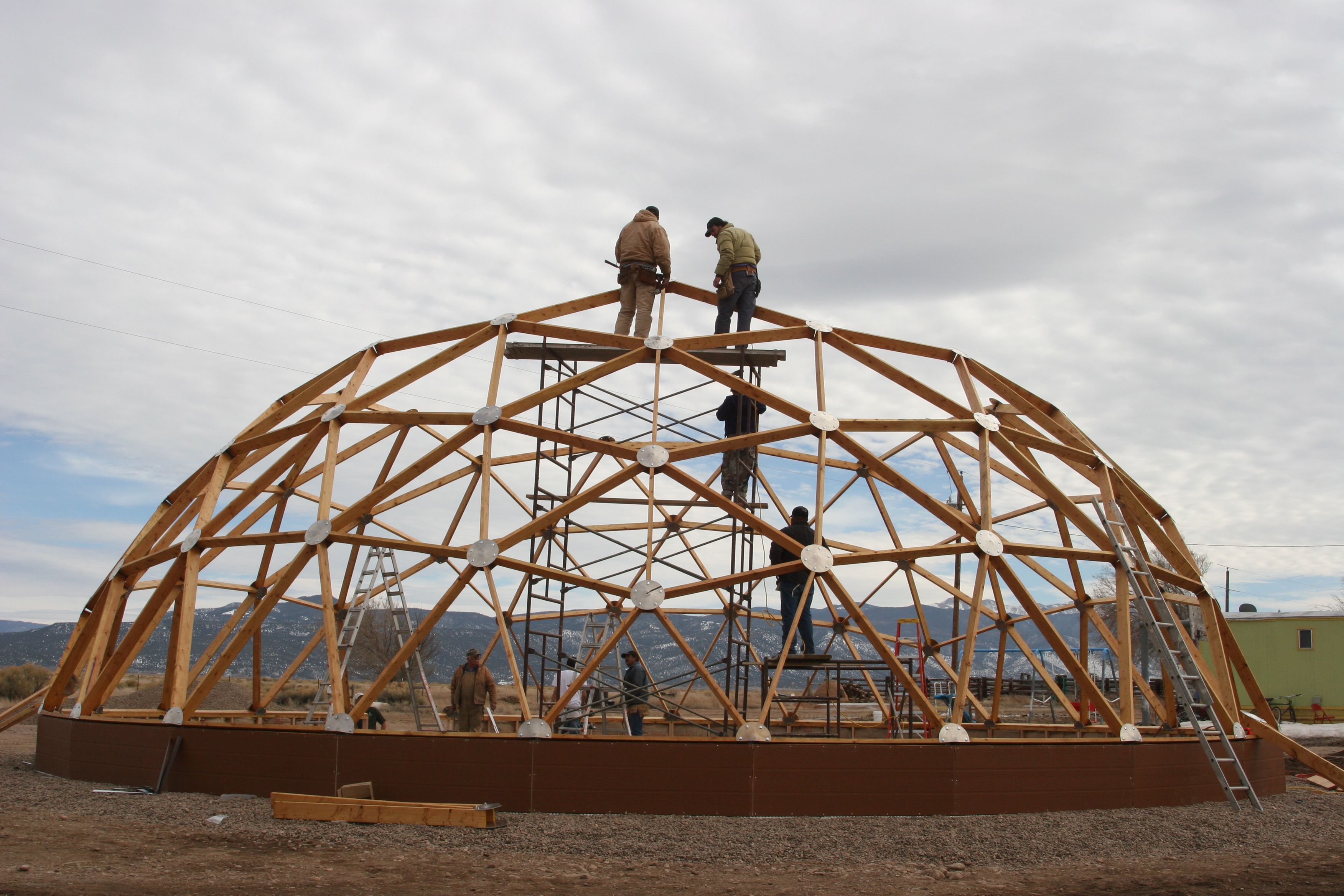 Installing a Growing Dome kit: frame assembly