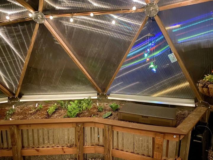 subpod for vermicomposting in a hugelkultur garden