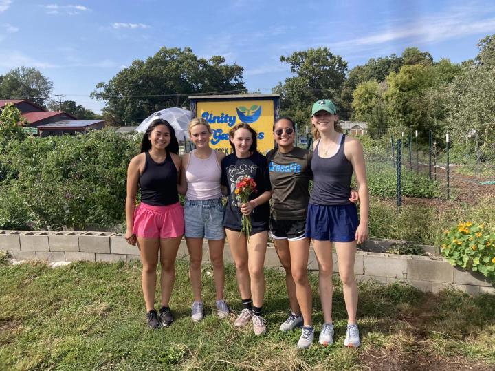 volunteers at unity gardens