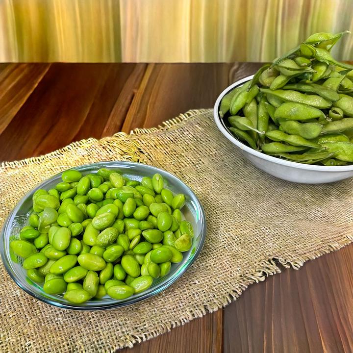 shelled edamame and their empty pods