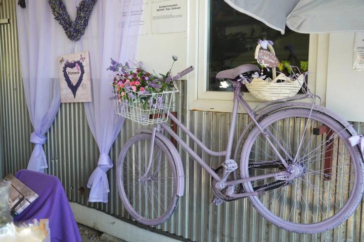 Provence France a lavender colored bicycle Pixabay