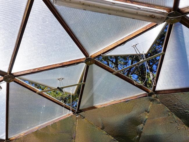 gigavent automatic vent openers opening upper vents on a geodesic dome greenhouse