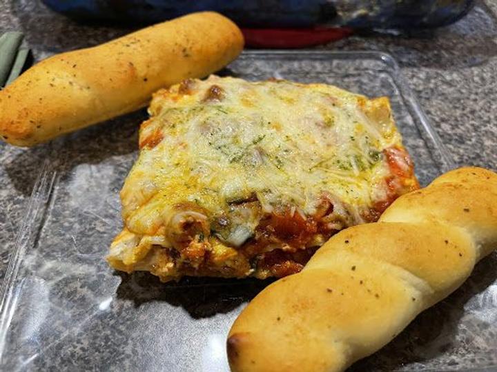 breadsticks and vegan lasagna