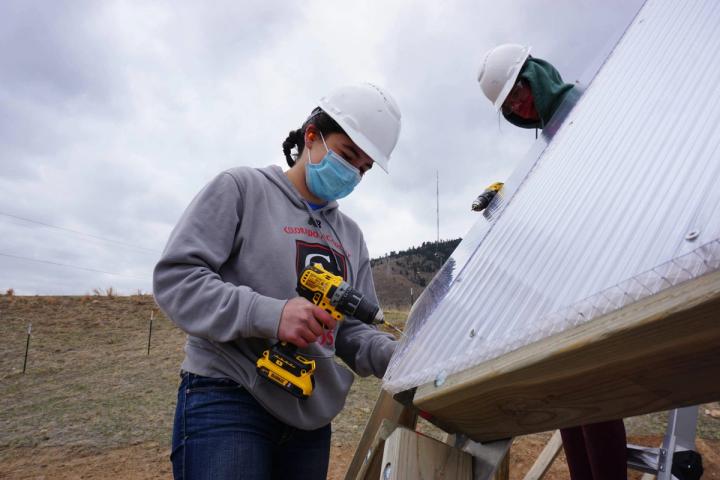 Attaching glazing to growing dome