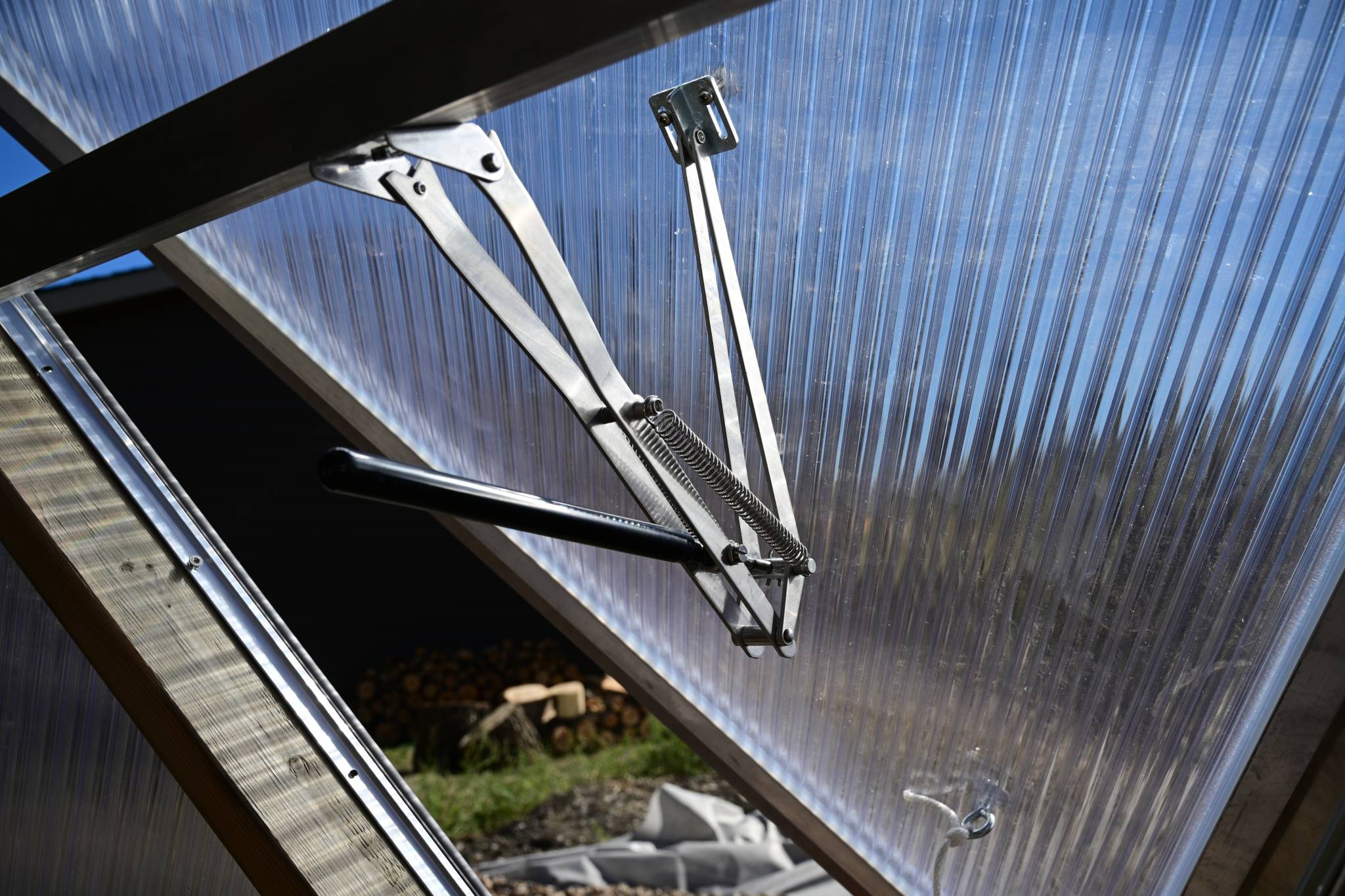 univent vent opener lower growing dome vent