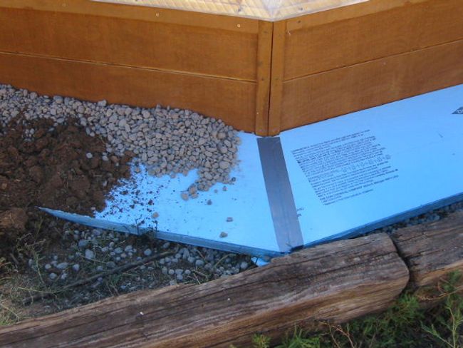 closeup of the insulation installed around the perimeter and being covered by gravel