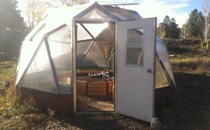 Small Growing Dome Greenhouse Production