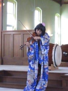 Woman in traditional Japanese clothing playing violin