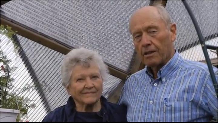 Return_customer the allens in their greenhouse