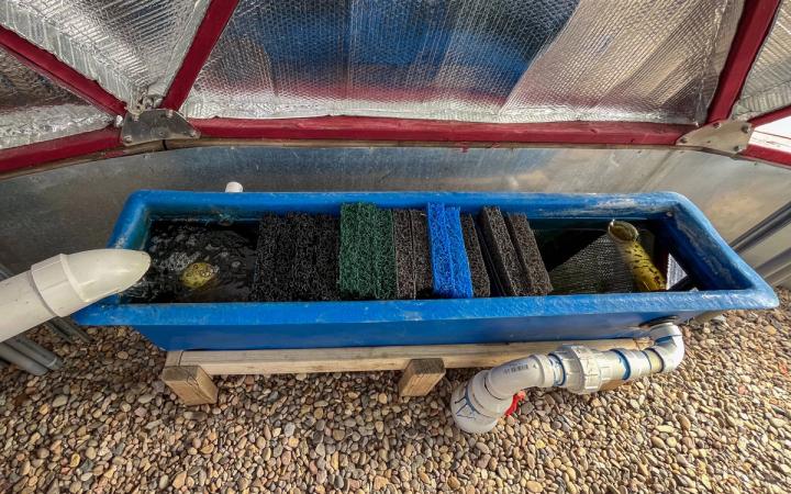 Biofilter in an aquaponics system with many filter pads