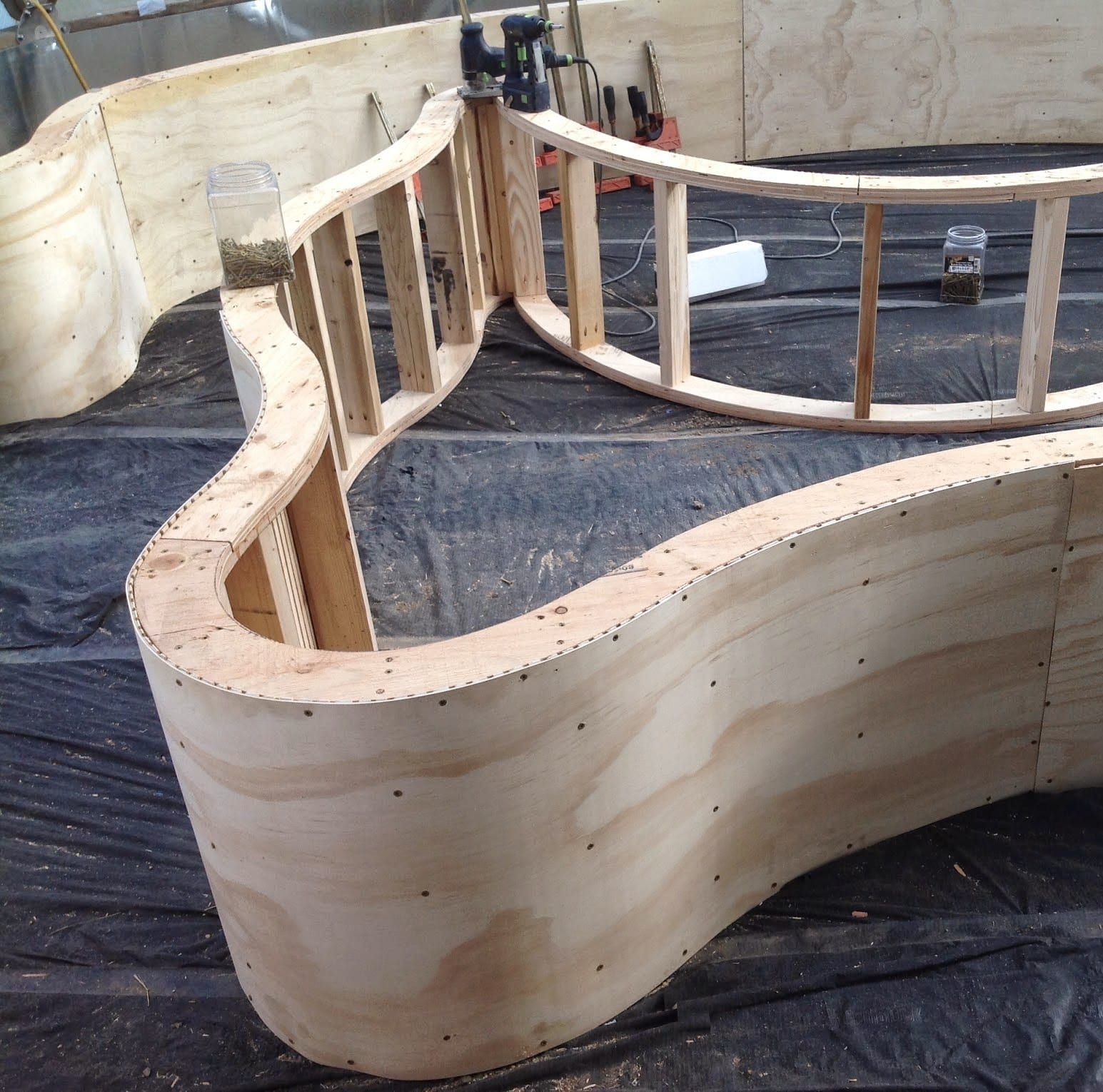 curved wooden raised bed designs