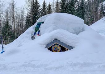 Greenhouse-in-6ft-of-snow-2