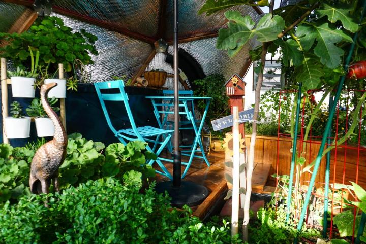 garden greenhouse patio table