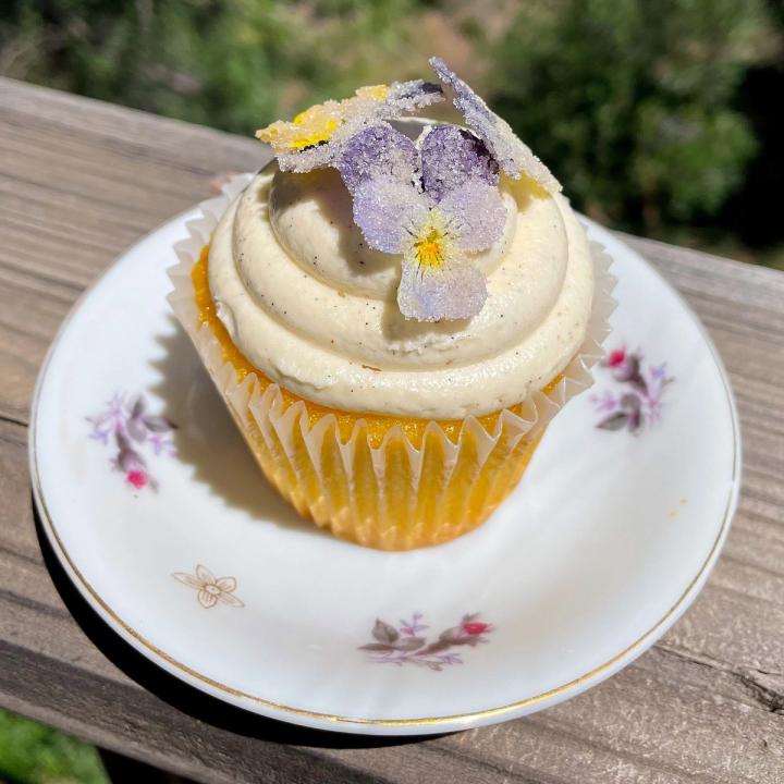 sugaring violets makes a gorgeous edible decoration for cupcakes