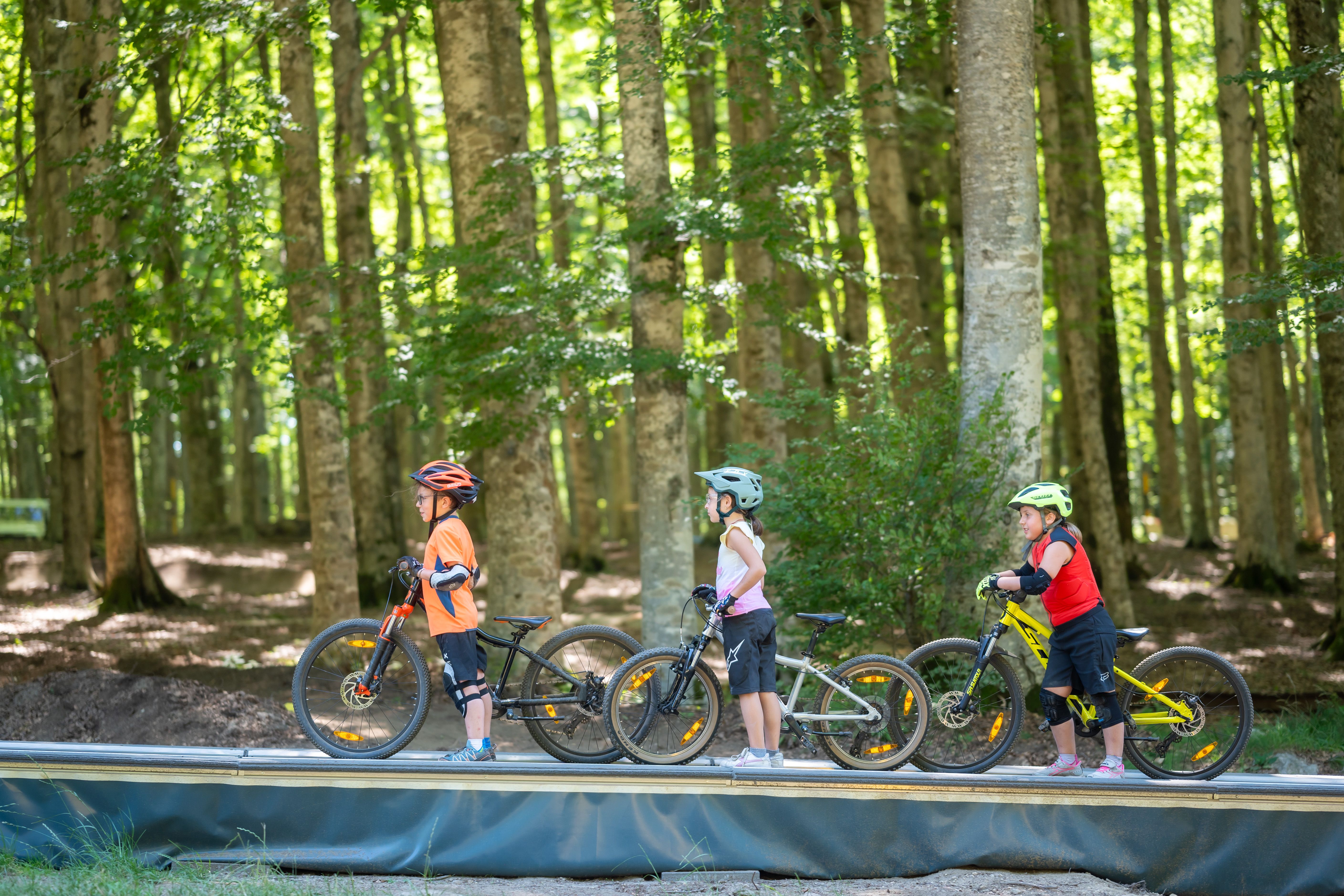 bambini con mountain bike tapis roulant