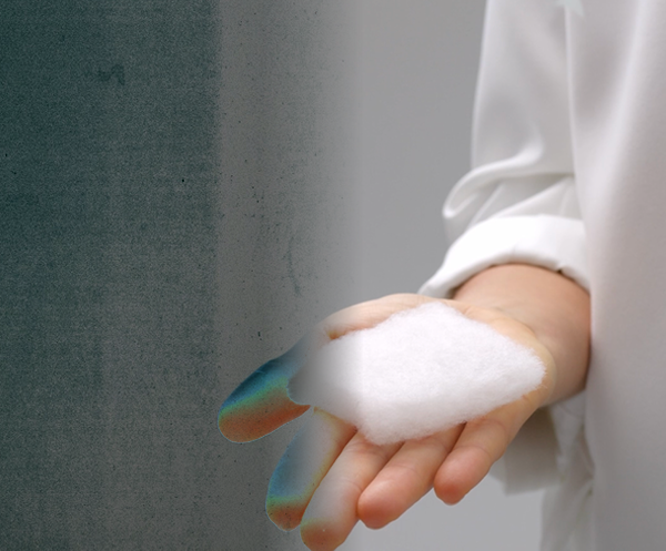 foto materiale appoggiato su palmo di mano