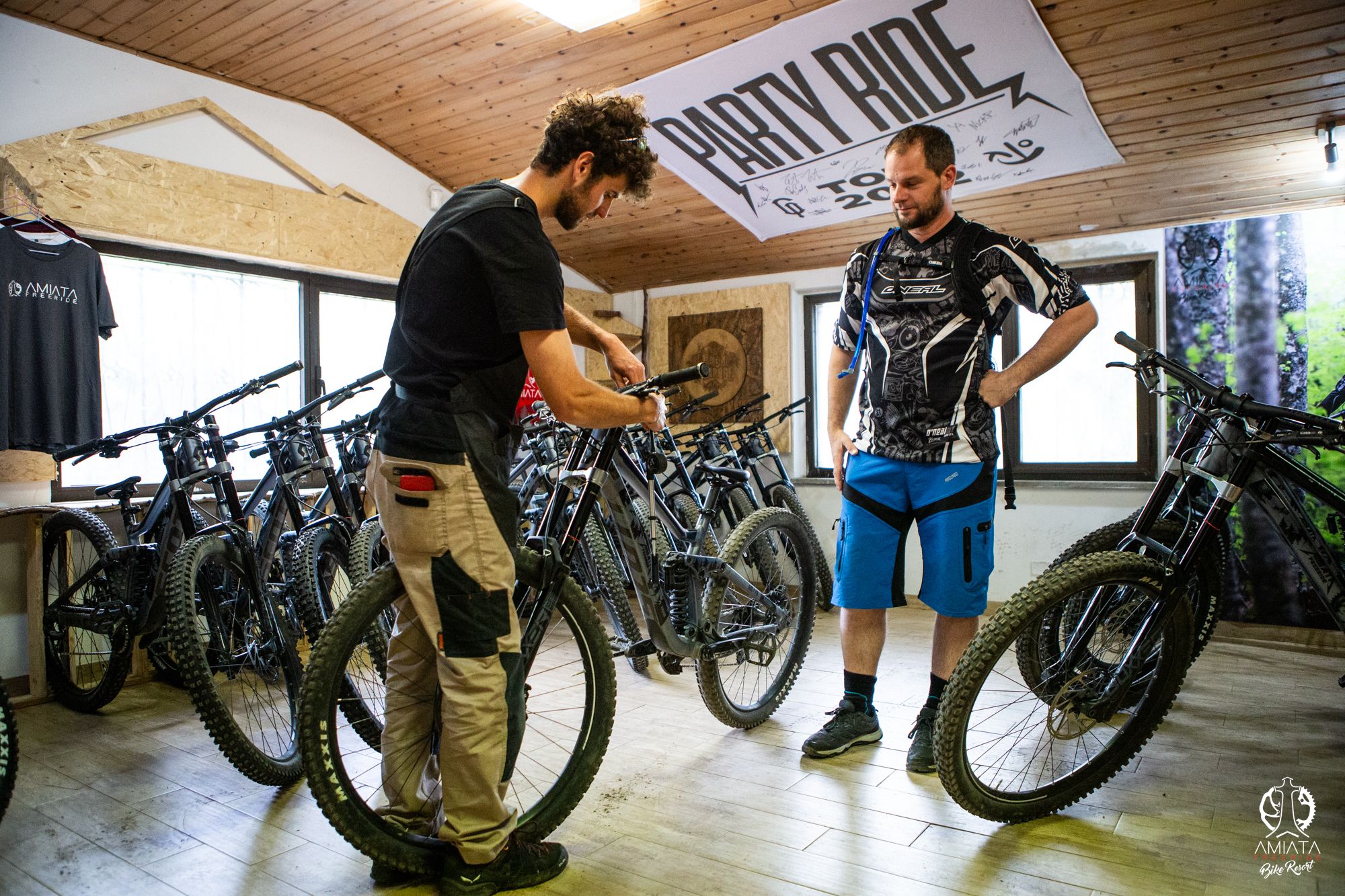 meccanico regola bici per cliente