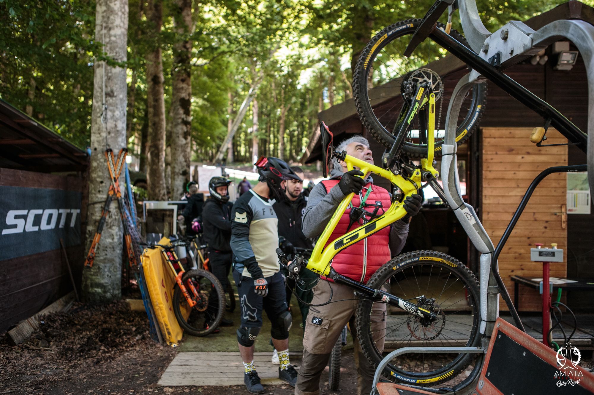 bici agganciata alla seggiovia