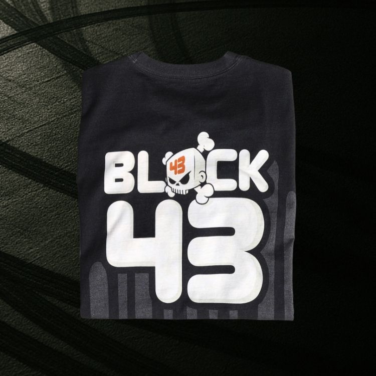 block t-shirt dark skull