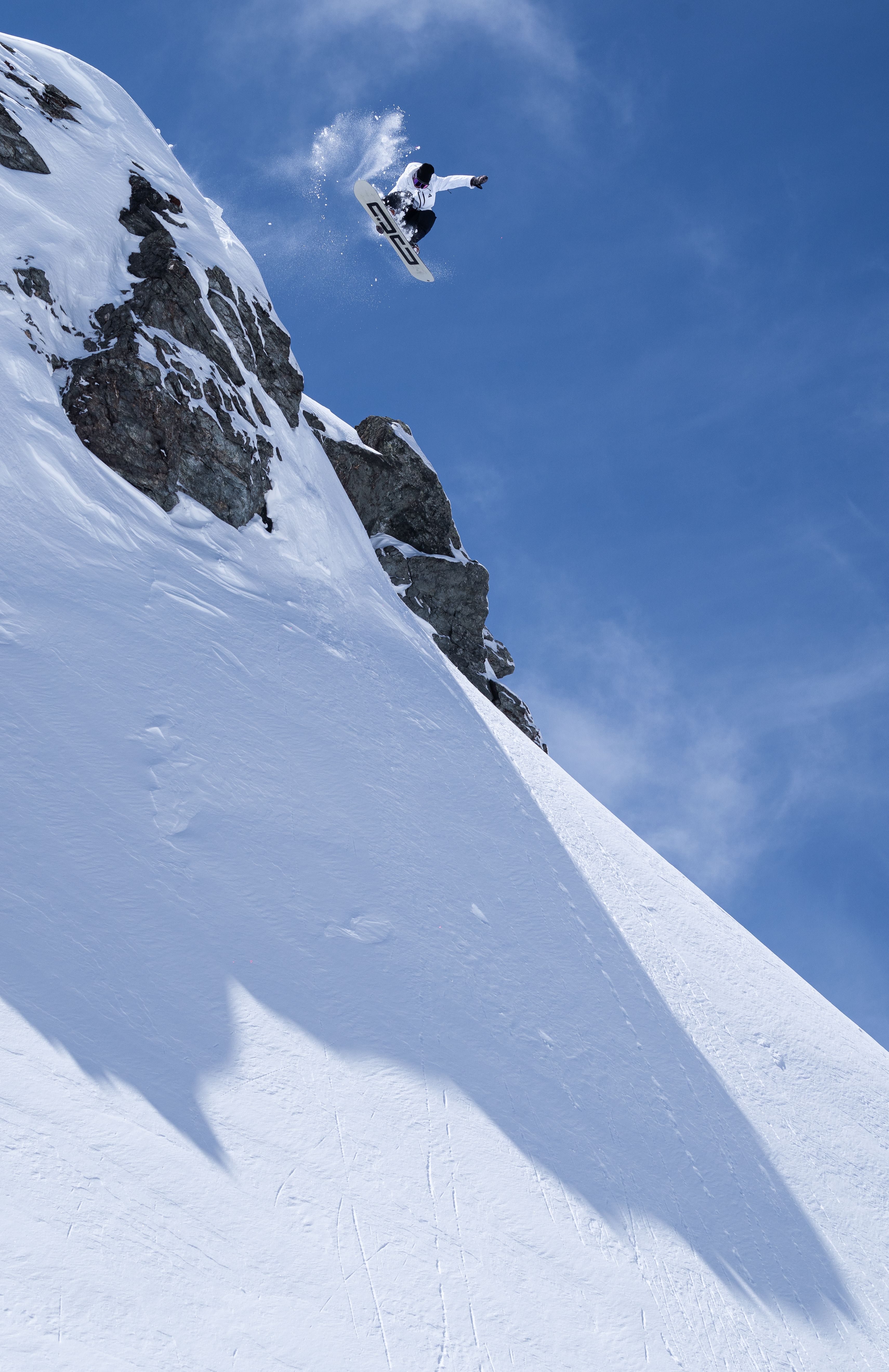 snowboarder jump neve