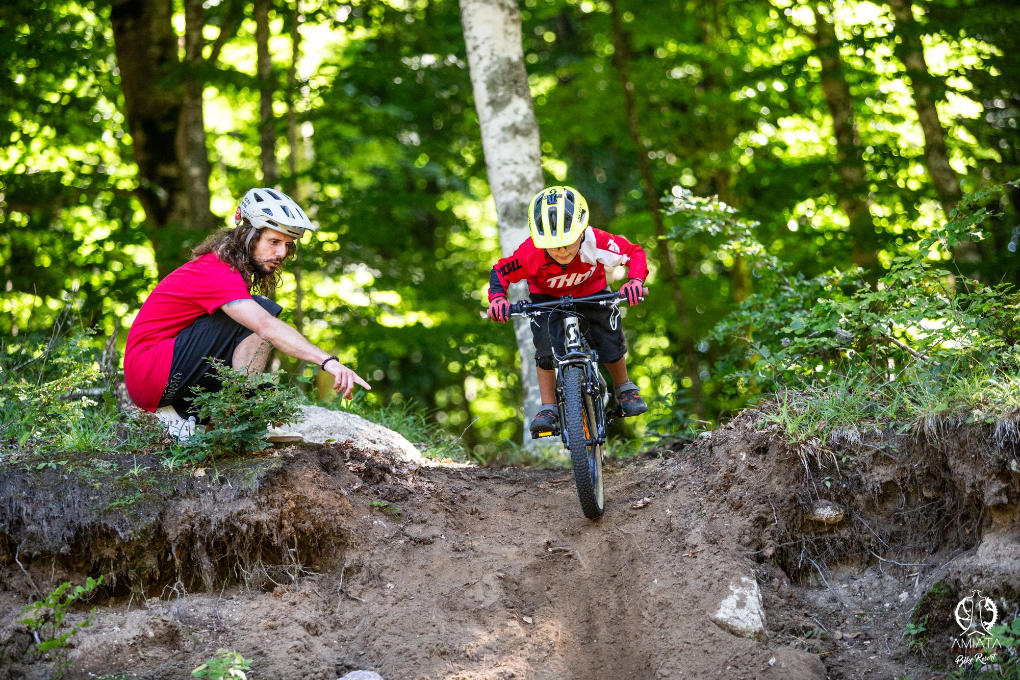 maestro insegna downhill bambino