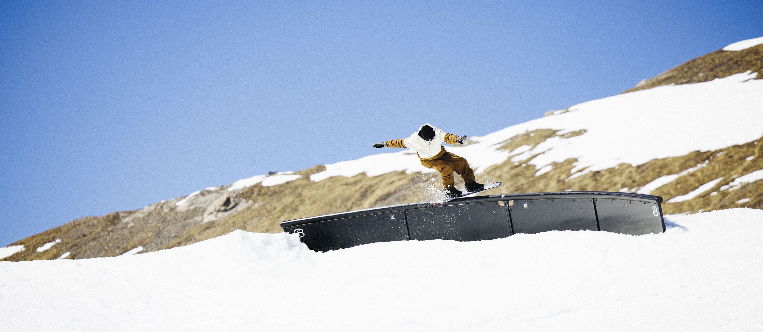 snowboarder rail 