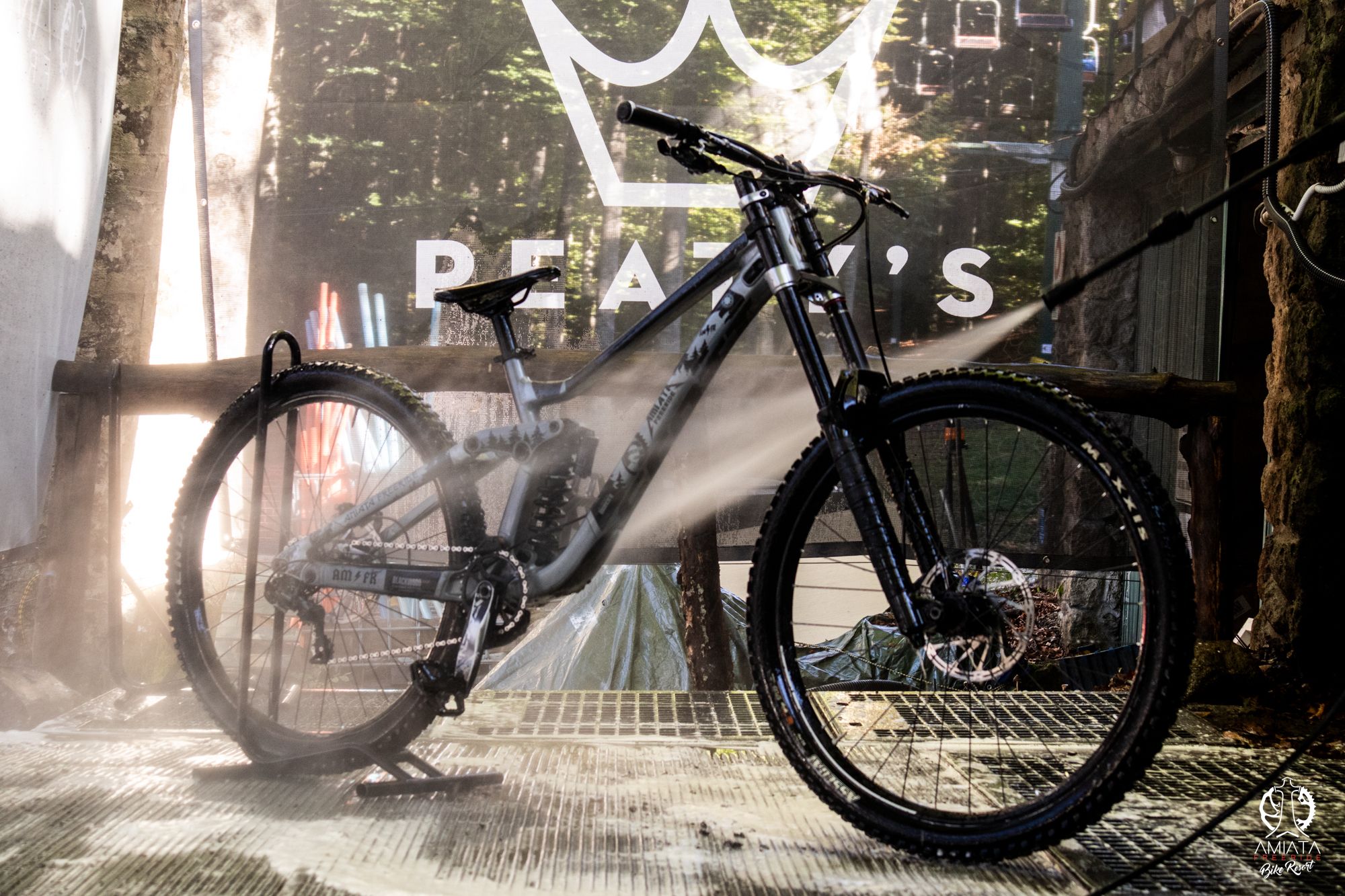 lavaggio bici con mountain bike