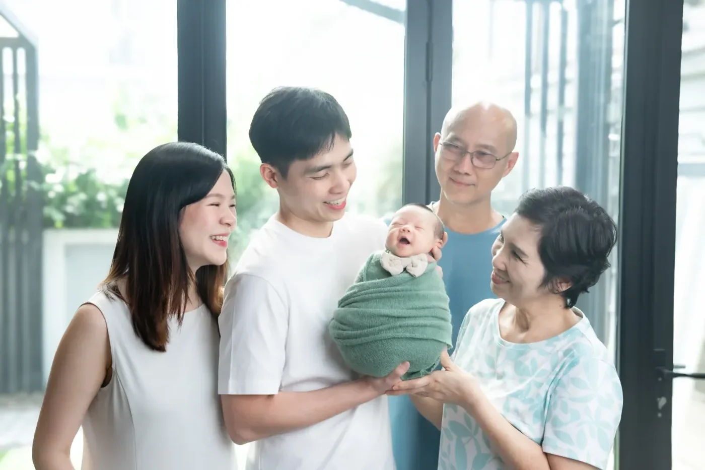 family group photo shoot with newborn home page