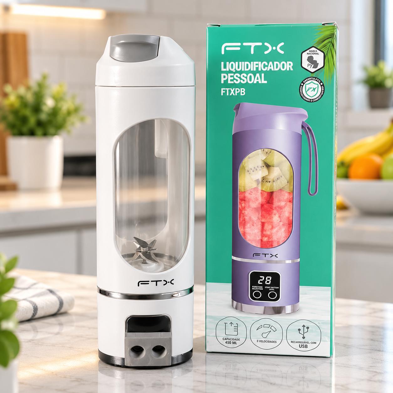 Licuadora personal recargable FTX blanca sobre la mesada de la cocina, junto a su caja