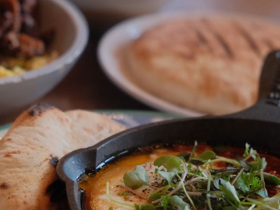 Savoury dishes with fresh flatbread