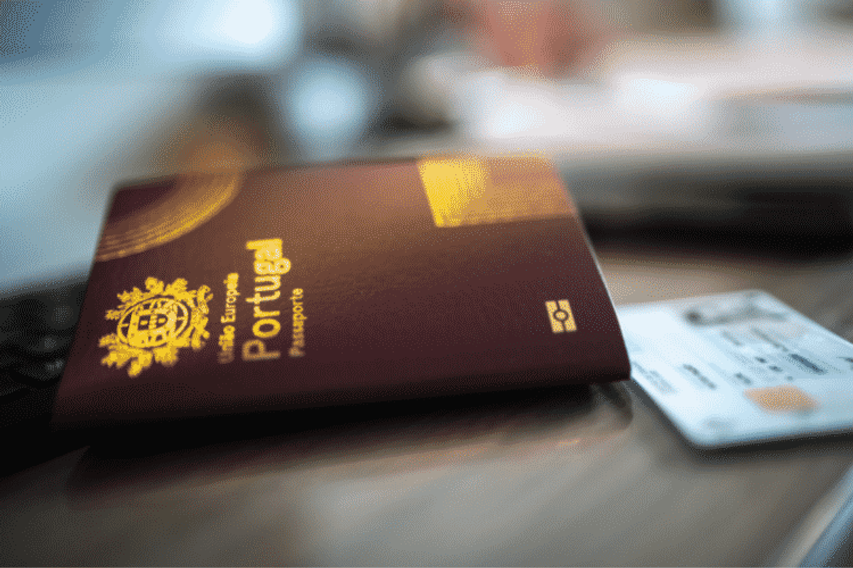 Portuguese passport and card