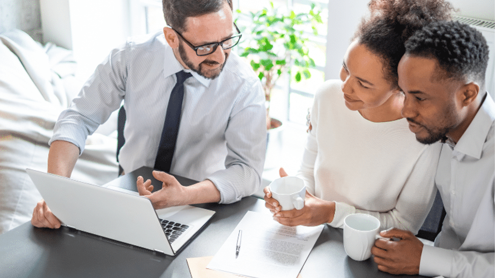couple-getting-visa-assistance-to-portugal