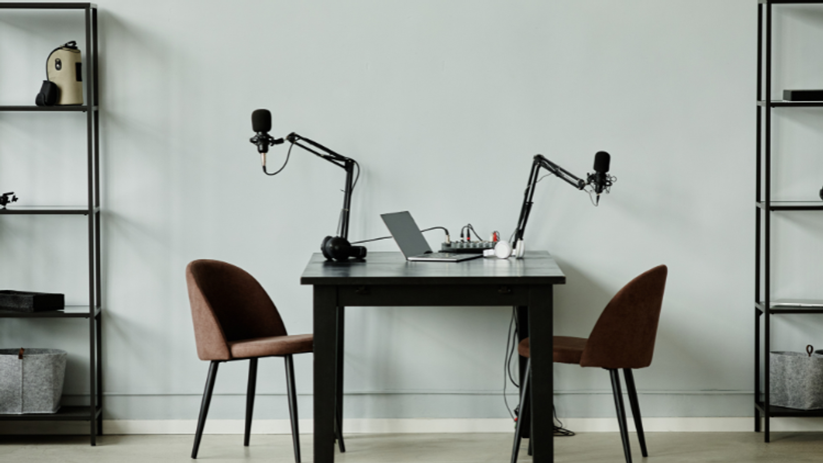 Living-Abroad-An-Expat-Interview-with-Damon Johnson