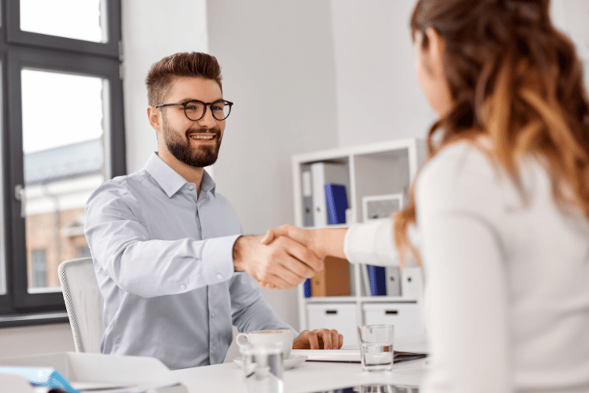 Entre em contato com uma agência de emprego