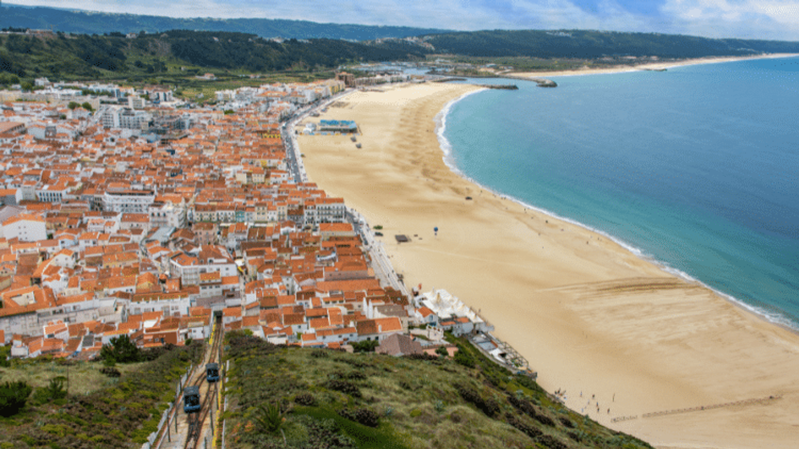Viver em Nazaré uma pequena cidade costeira de Portugal