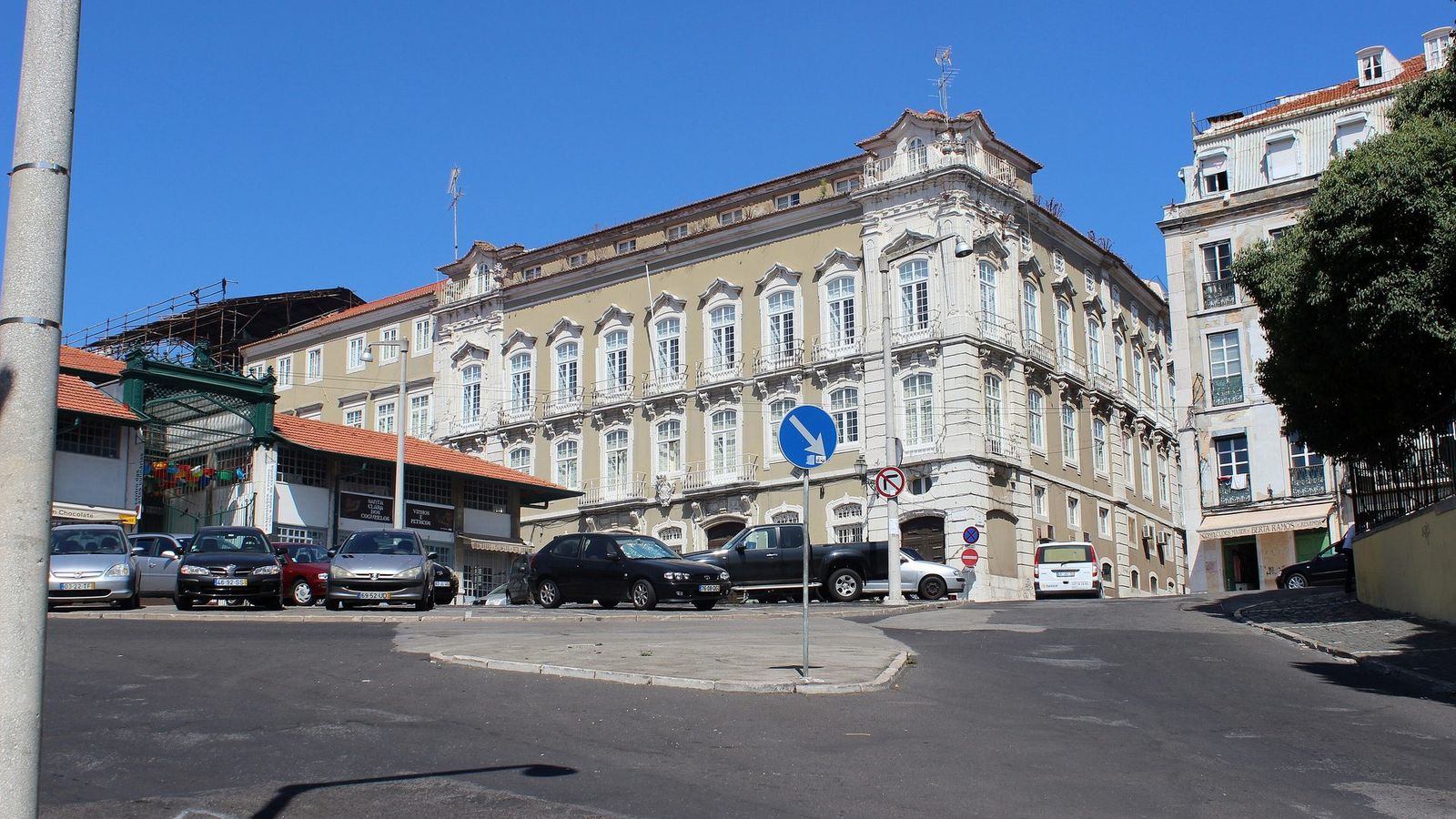 A sunny square in Lisbon with a pastel building