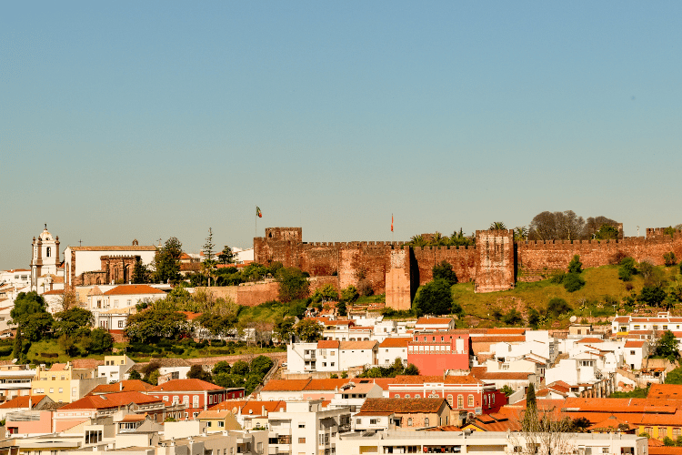 Como um estrangeiro pode mudar-se para Loulé