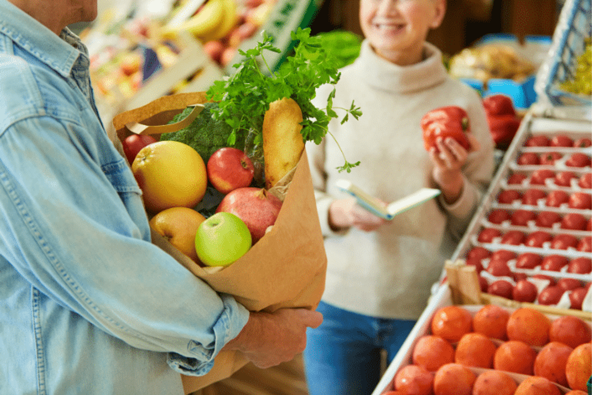 buying-groceries-in-coimbra