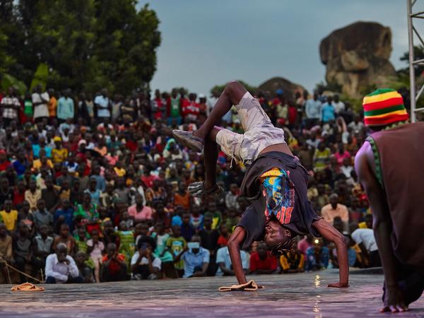 Bboy in batalo dance festival