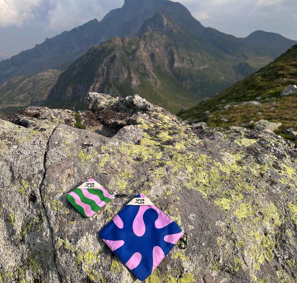 Mini neben Miramar auf einem Felsen