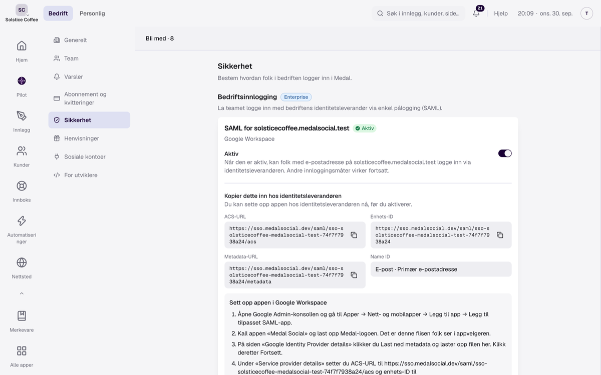 Sikkerhet-siden i Medal-innstillingene, med en aktiv SAML-leverandør for et Google Workspace-domene og verdiene som skal kopieres inn hos identitetsleverandøren.