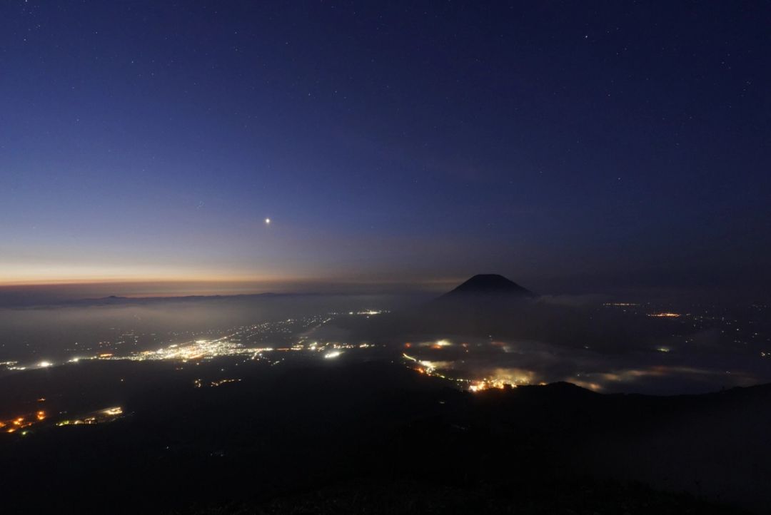 Silhouette Above the Fog