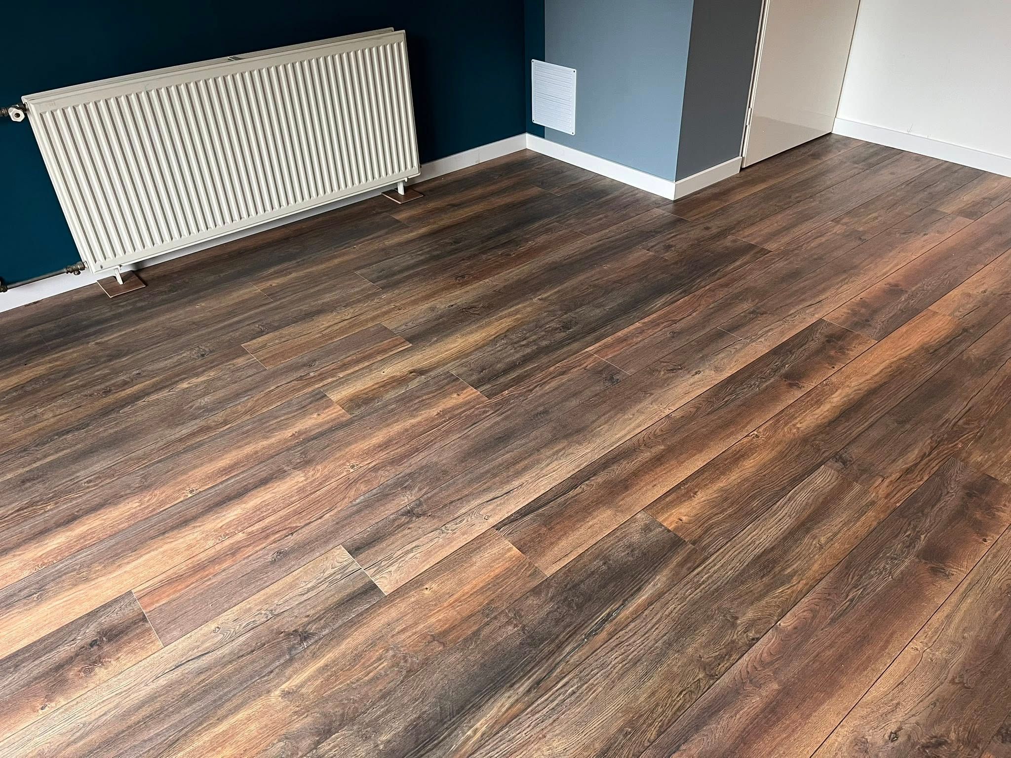 Koof op maat en laminaat gelegd