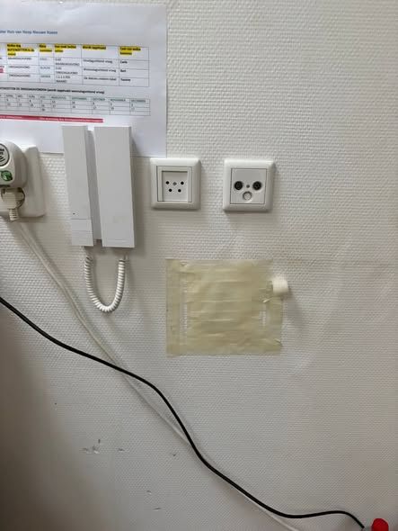 Muren opgeknapt en PVC vloer gerepareerd