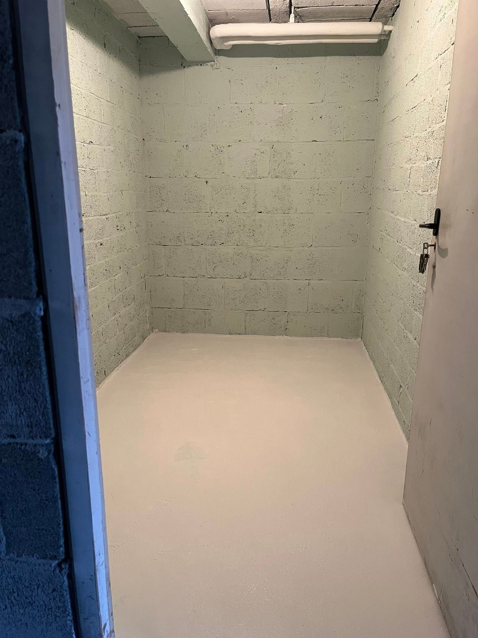 Renovatie berging met sauswerk en vloercoating