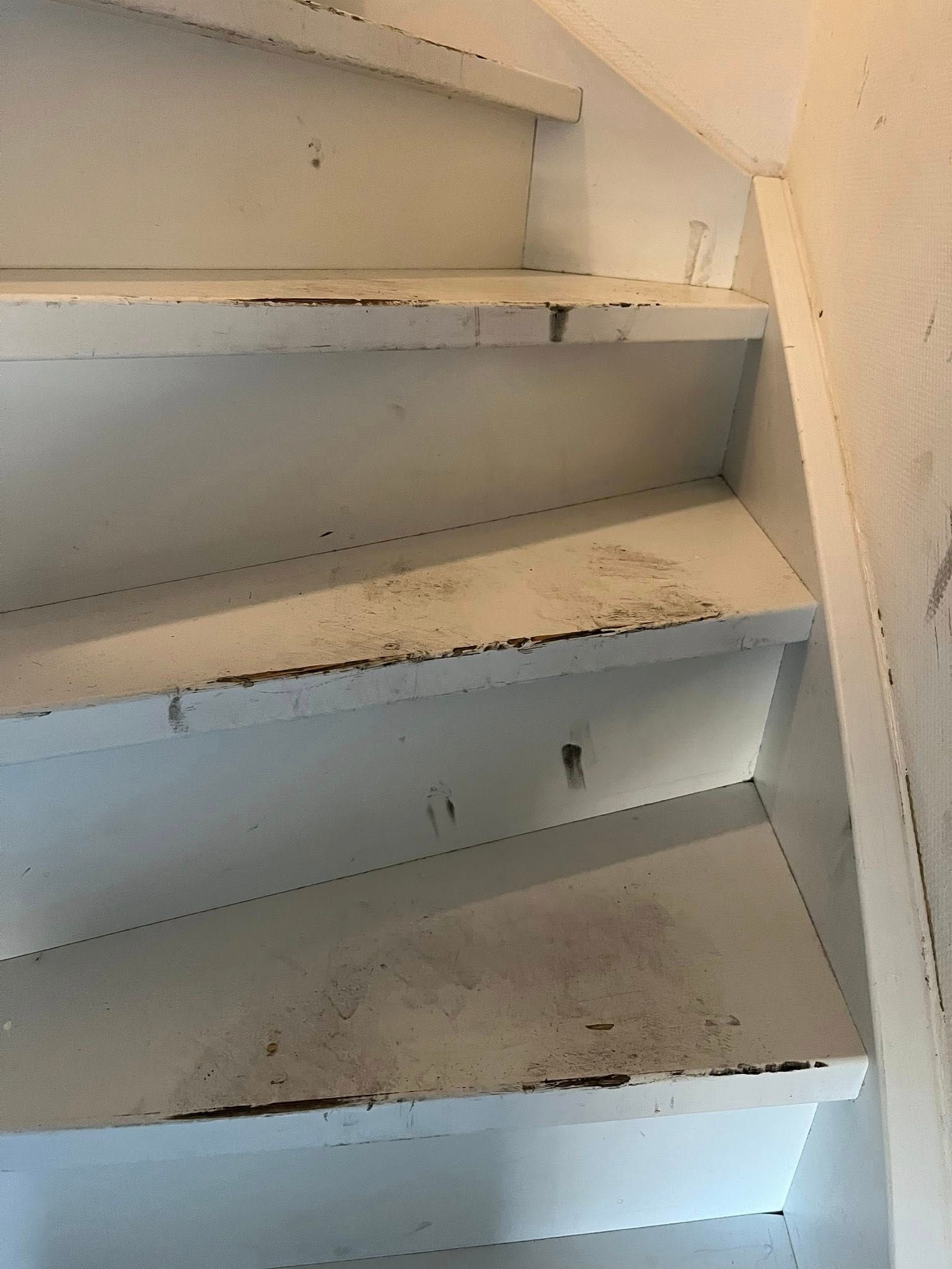 Traprenovatie met schilderwerk en halve manen