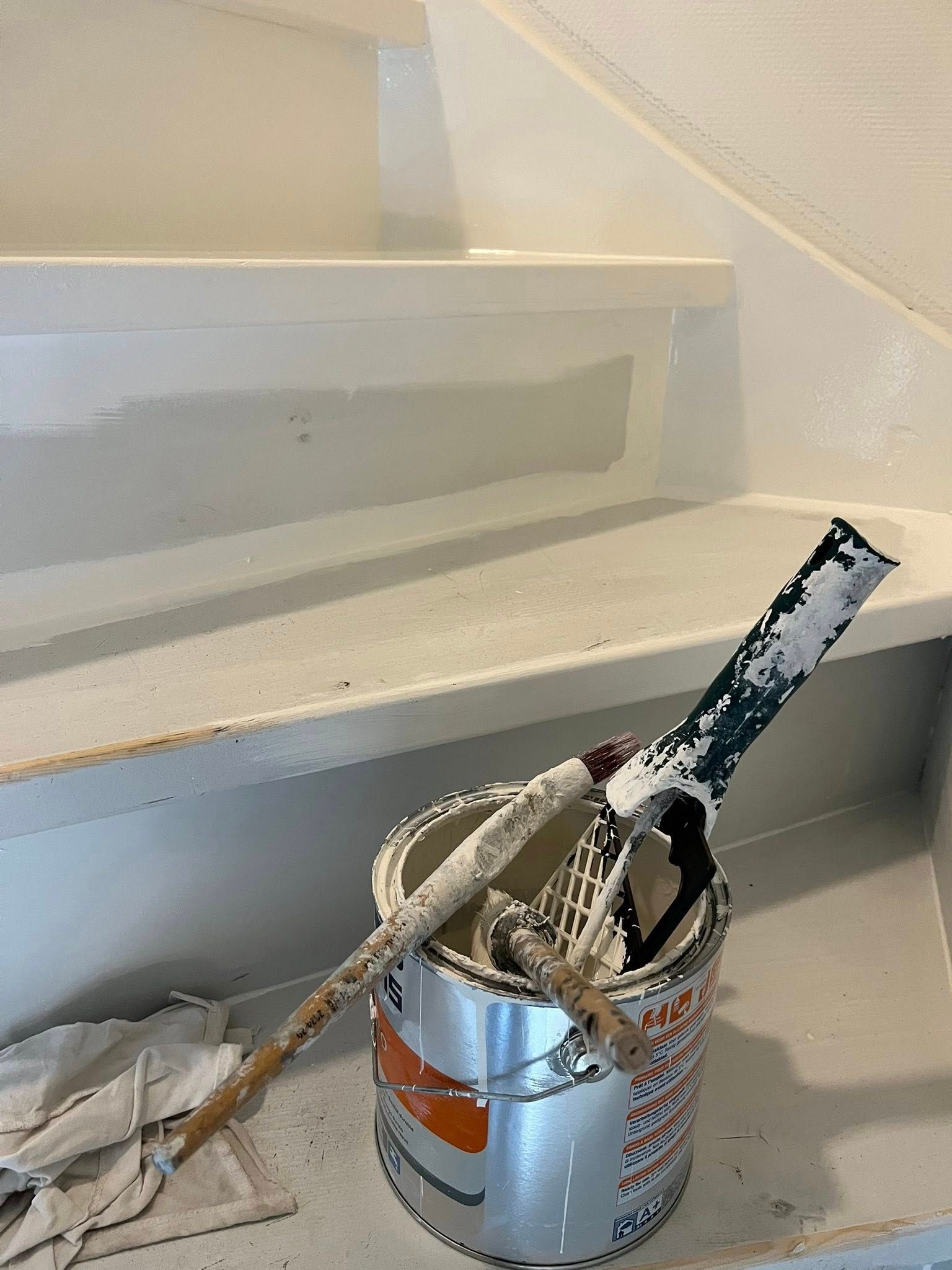 Traprenovatie met schilderwerk en halve manen