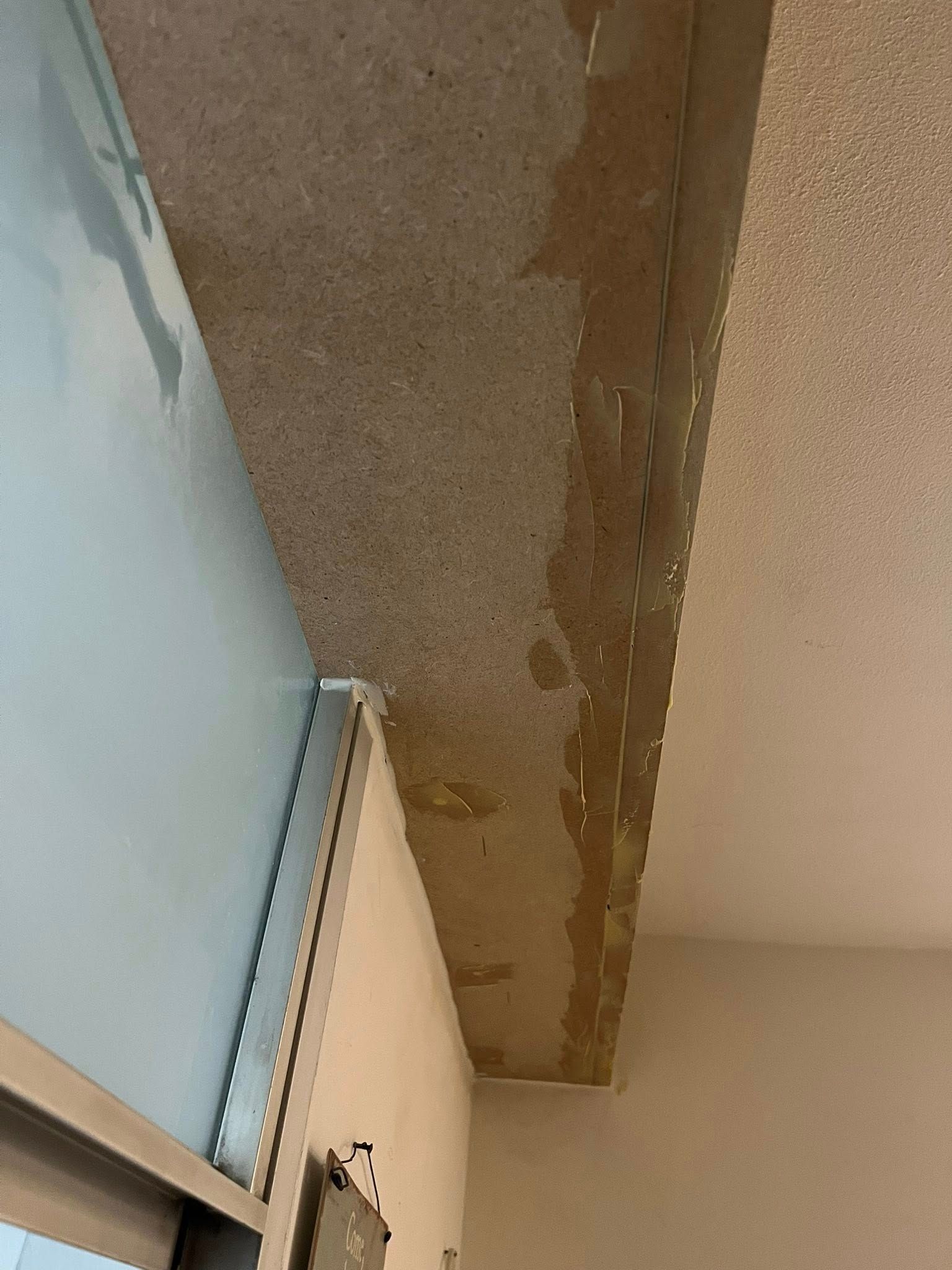 Koof op maat en laminaat gelegd